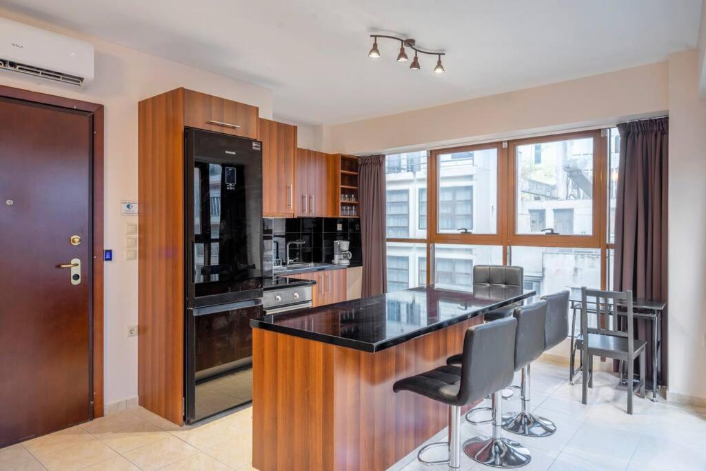 2 Bedroom Renovated Apartment With A View Athens Ngoại thất bức ảnh