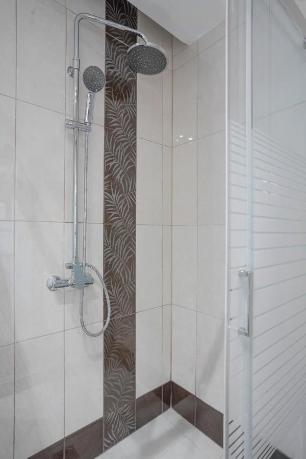 2 Bedroom Renovated Apartment With A View Athens Ngoại thất bức ảnh